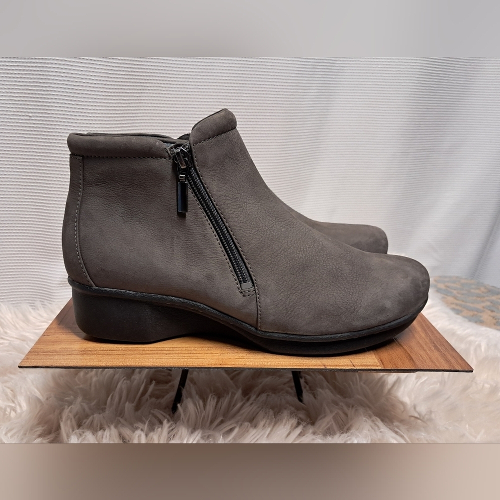 Like New Women's Danskos Size 9.5-10 - Picture 5 of 7